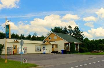 Ãpicerie + Gîte au cÅur du village Ãpicerie + Gîte au cÅur du village